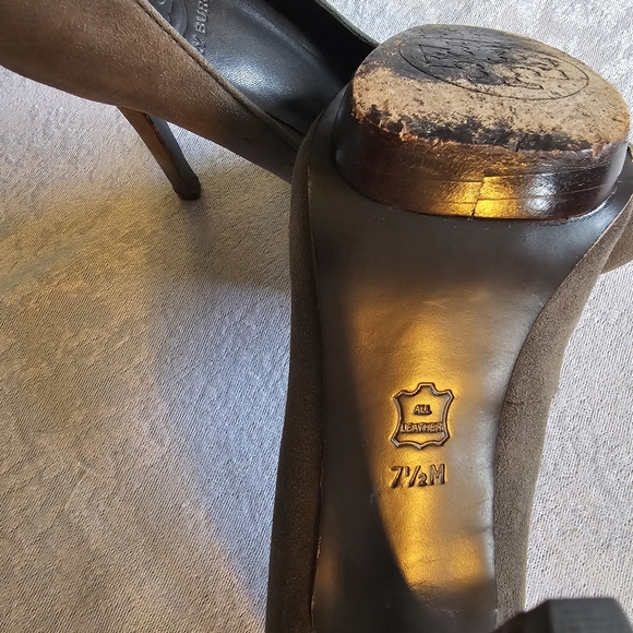 Tory Burch: Gray Suede Pumps - Sz 7.5 - Picture 5 of 6